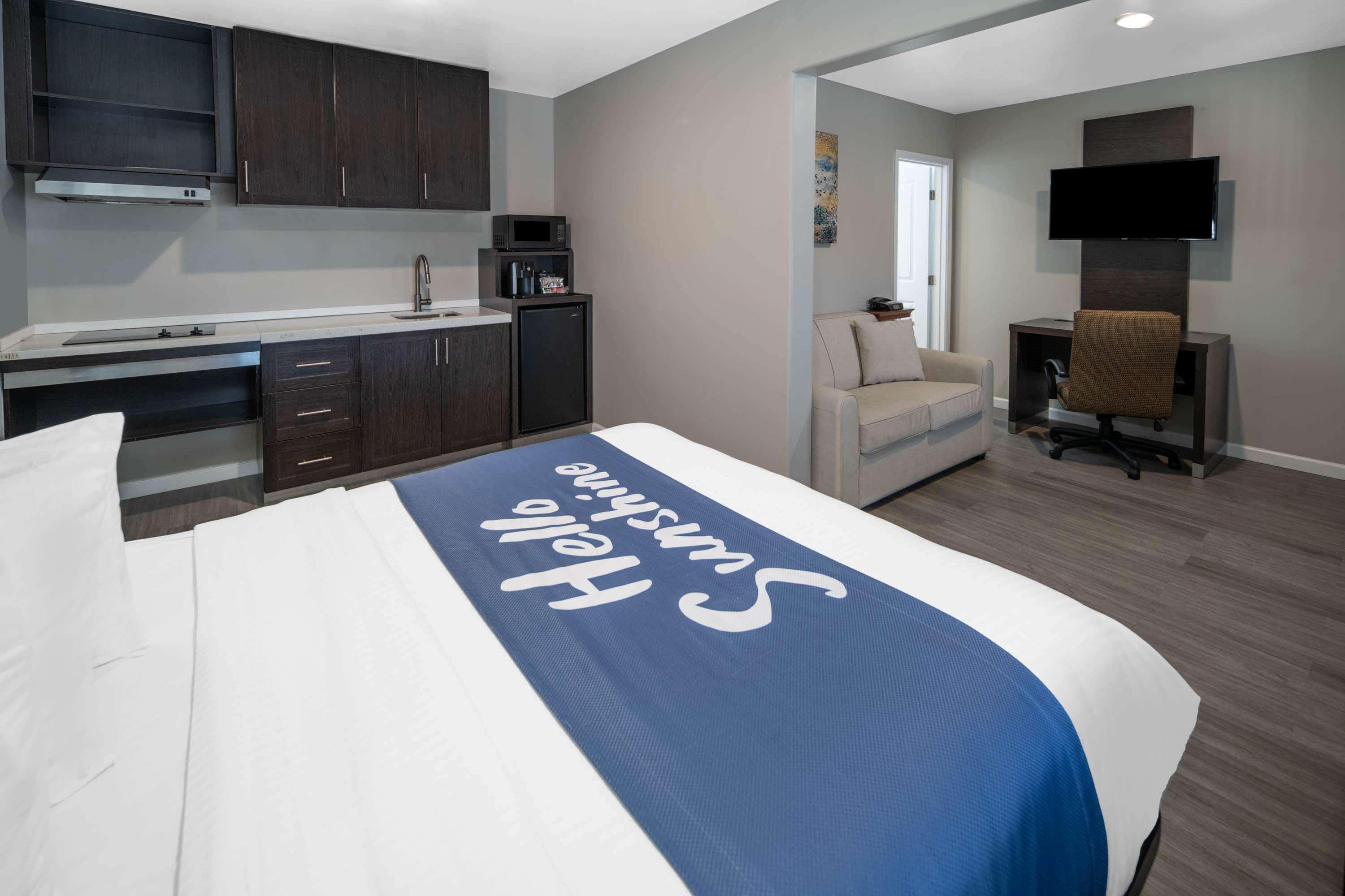 Days Inn By Wyndham Galt - Elk Grove South Εξωτερικό φωτογραφία
