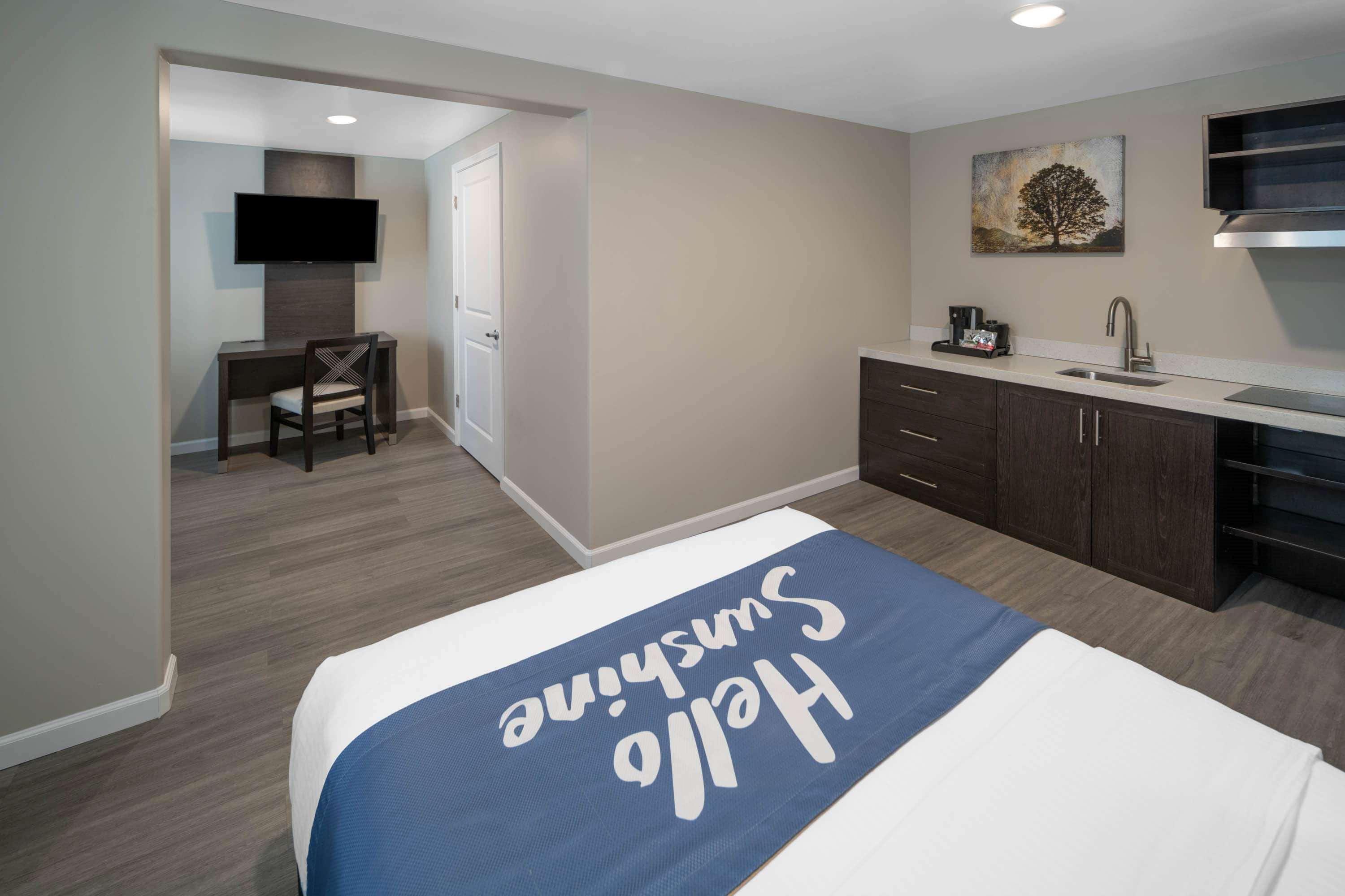Days Inn By Wyndham Galt - Elk Grove South Εξωτερικό φωτογραφία