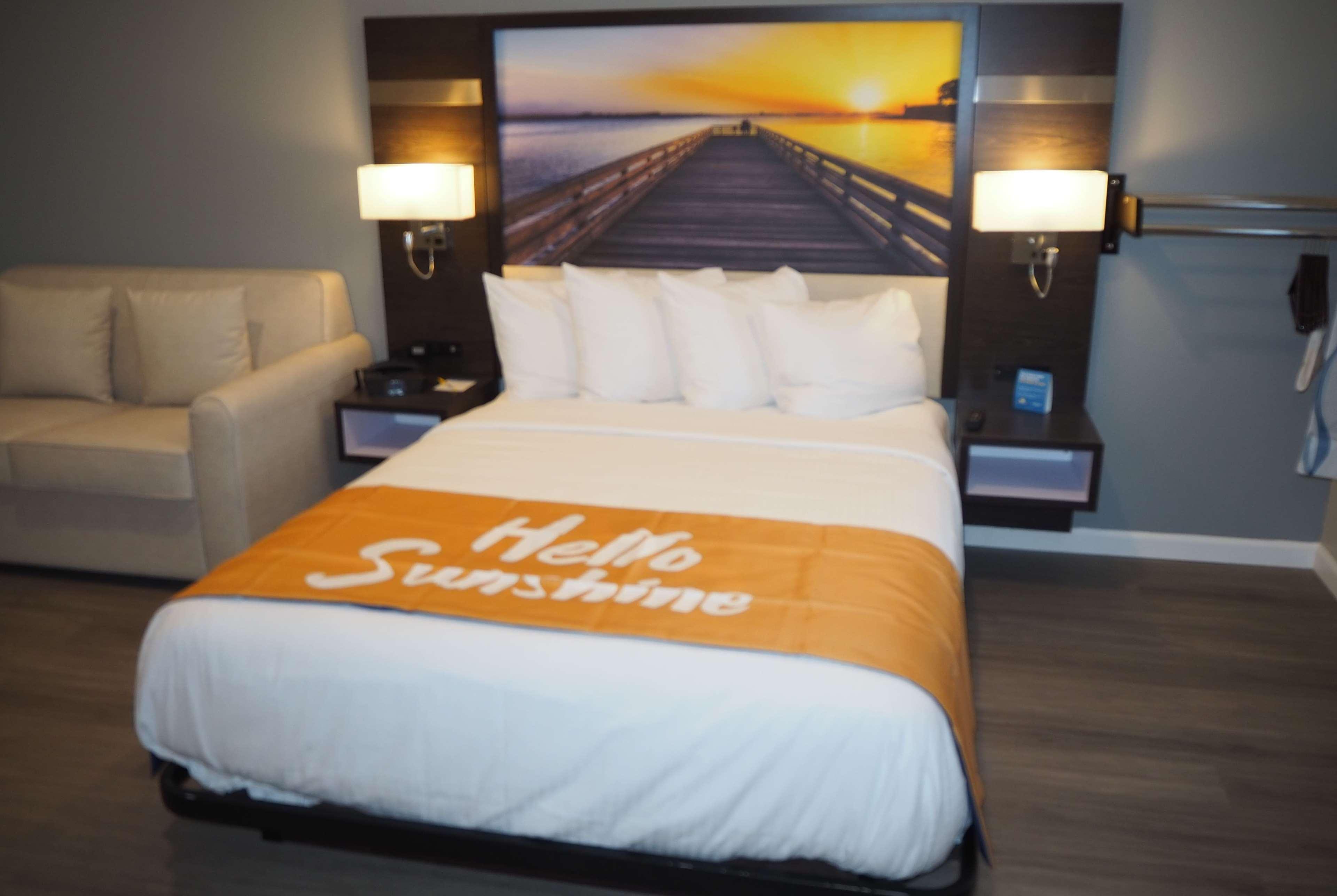 Days Inn By Wyndham Galt - Elk Grove South Εξωτερικό φωτογραφία
