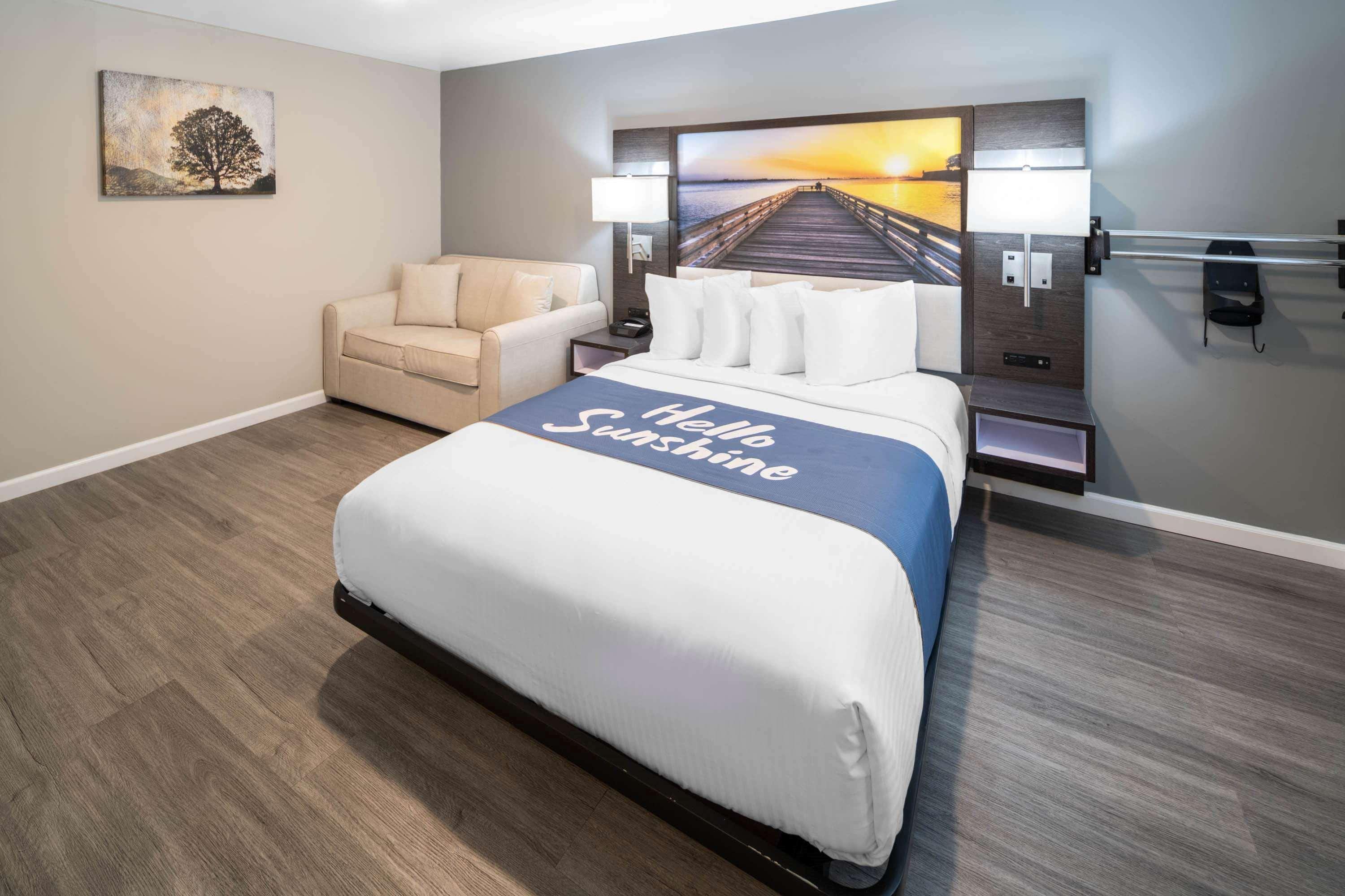 Days Inn By Wyndham Galt - Elk Grove South Εξωτερικό φωτογραφία