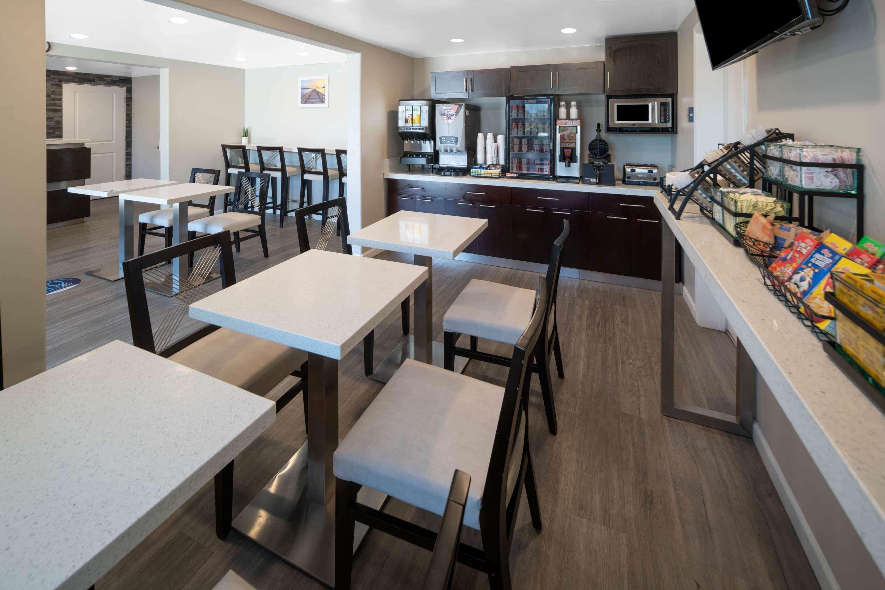 Days Inn By Wyndham Galt - Elk Grove South Εξωτερικό φωτογραφία