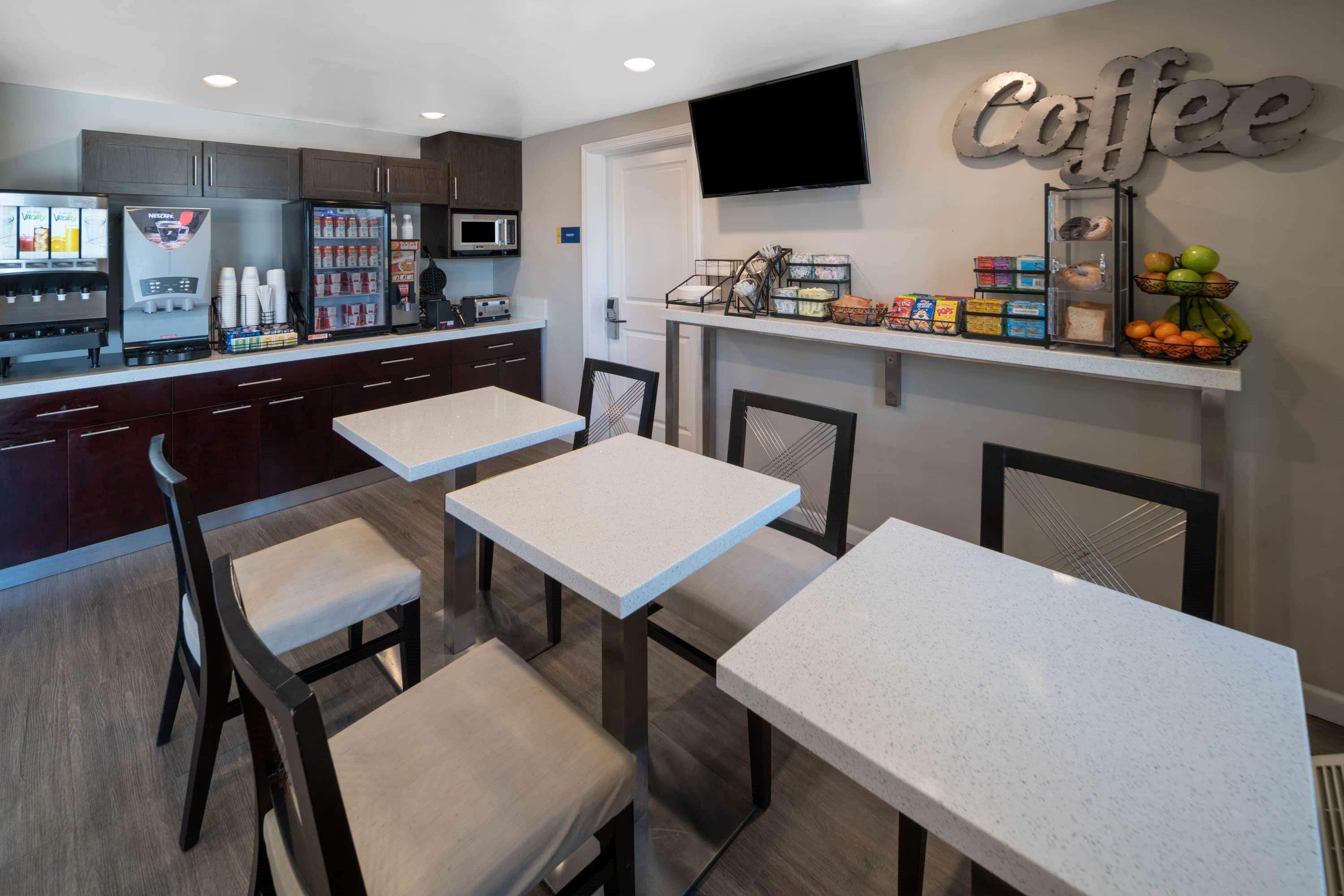 Days Inn By Wyndham Galt - Elk Grove South Εξωτερικό φωτογραφία